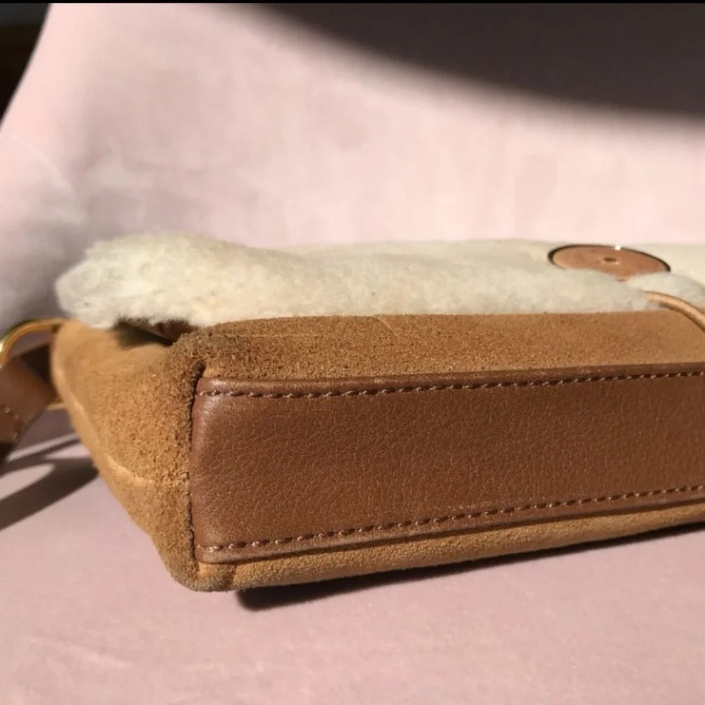 ❤️SOLD❤️UGG Shearing / Suede Crossbody Bag - Picture 9 of 9